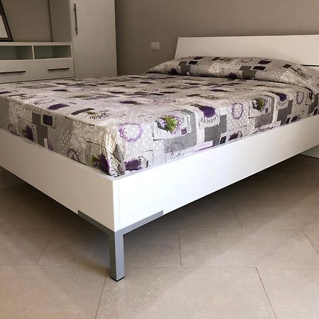 Mali I Robit Beachfront Apartment 格勒姆 外观 照片