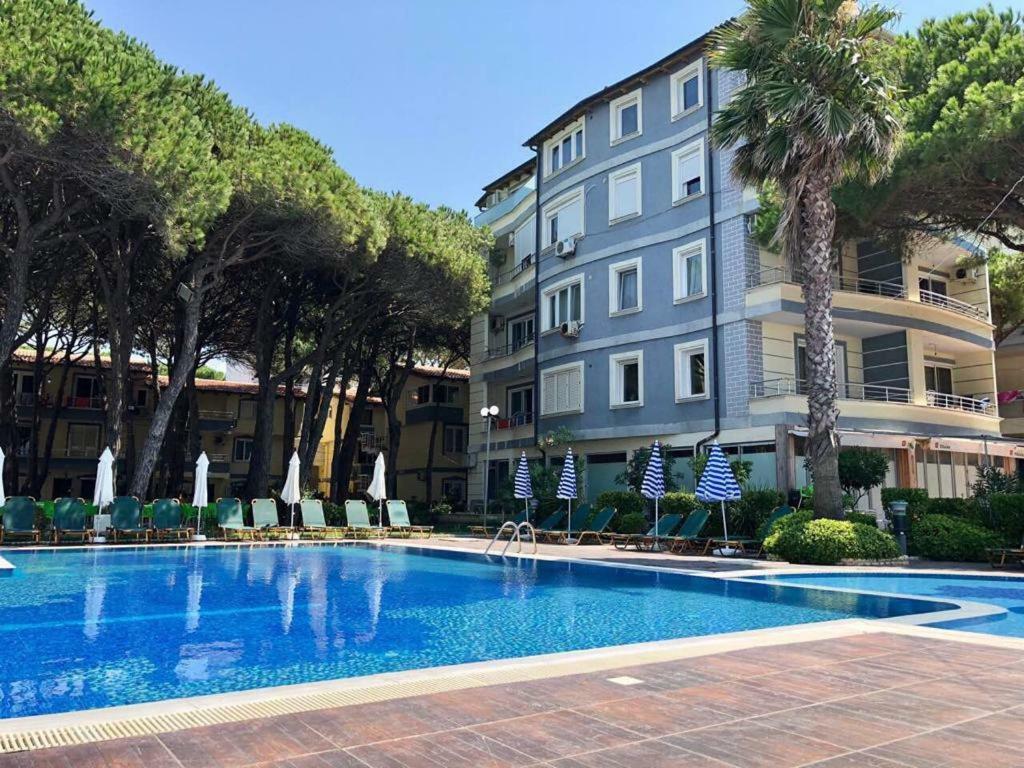 Mali I Robit Beachfront Apartment 格勒姆 外观 照片