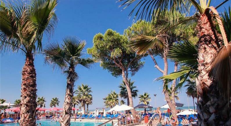 Mali I Robit Beachfront Apartment 格勒姆 外观 照片