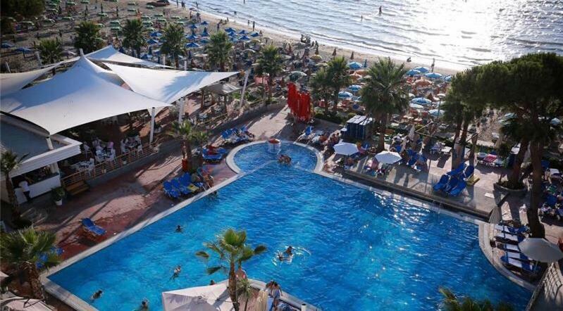 Mali I Robit Beachfront Apartment 格勒姆 外观 照片