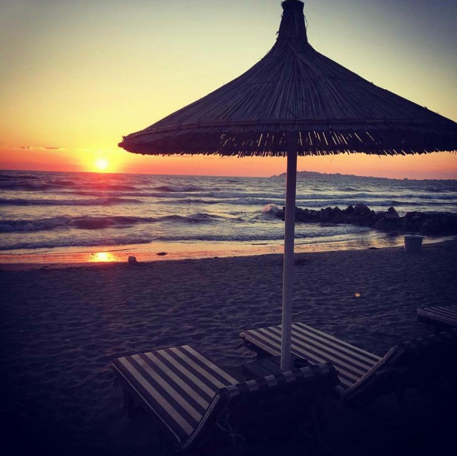 Mali I Robit Beachfront Apartment 格勒姆 外观 照片