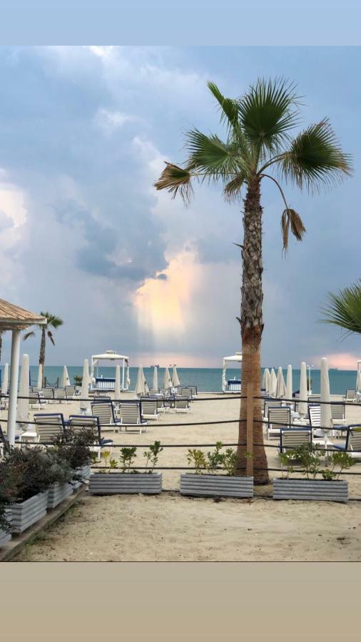 Mali I Robit Beachfront Apartment 格勒姆 外观 照片