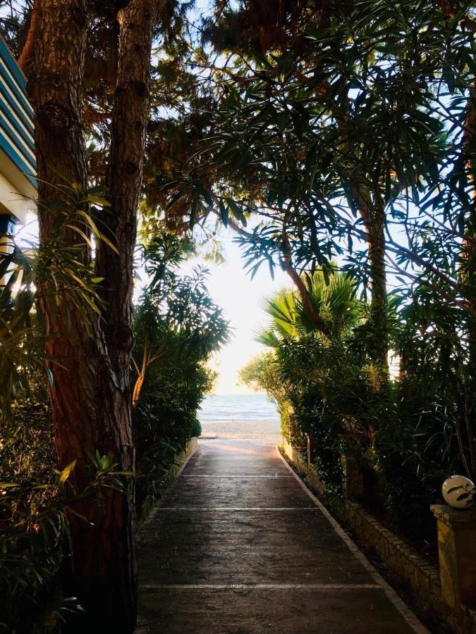 Mali I Robit Beachfront Apartment 格勒姆 外观 照片